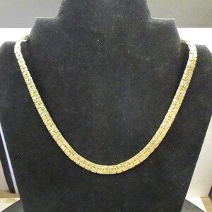 Vtg.  15" gold toned textured necklace